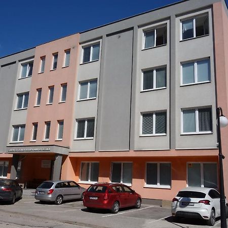 Apartmany Alzuz Ruzomberok Buitenkant foto